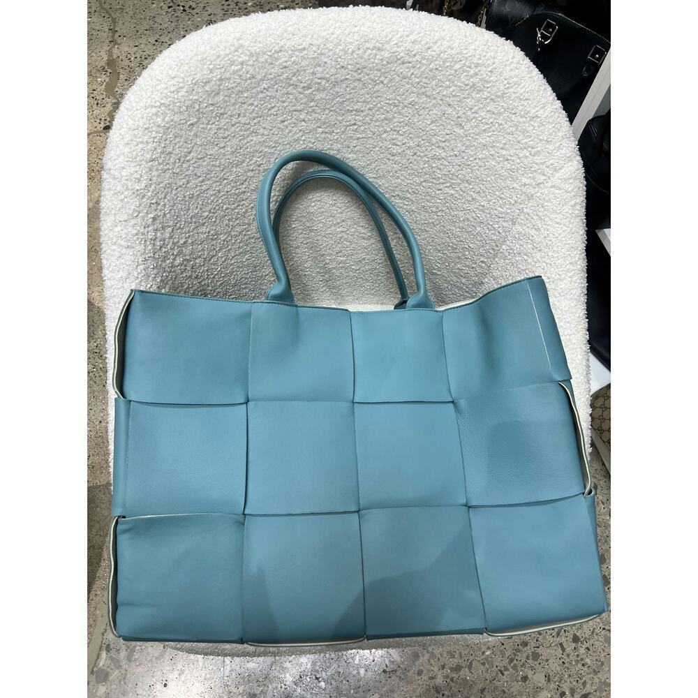 Bottega Veneta The Arco Large Tote Bag in Light Blue - Excellent Condition